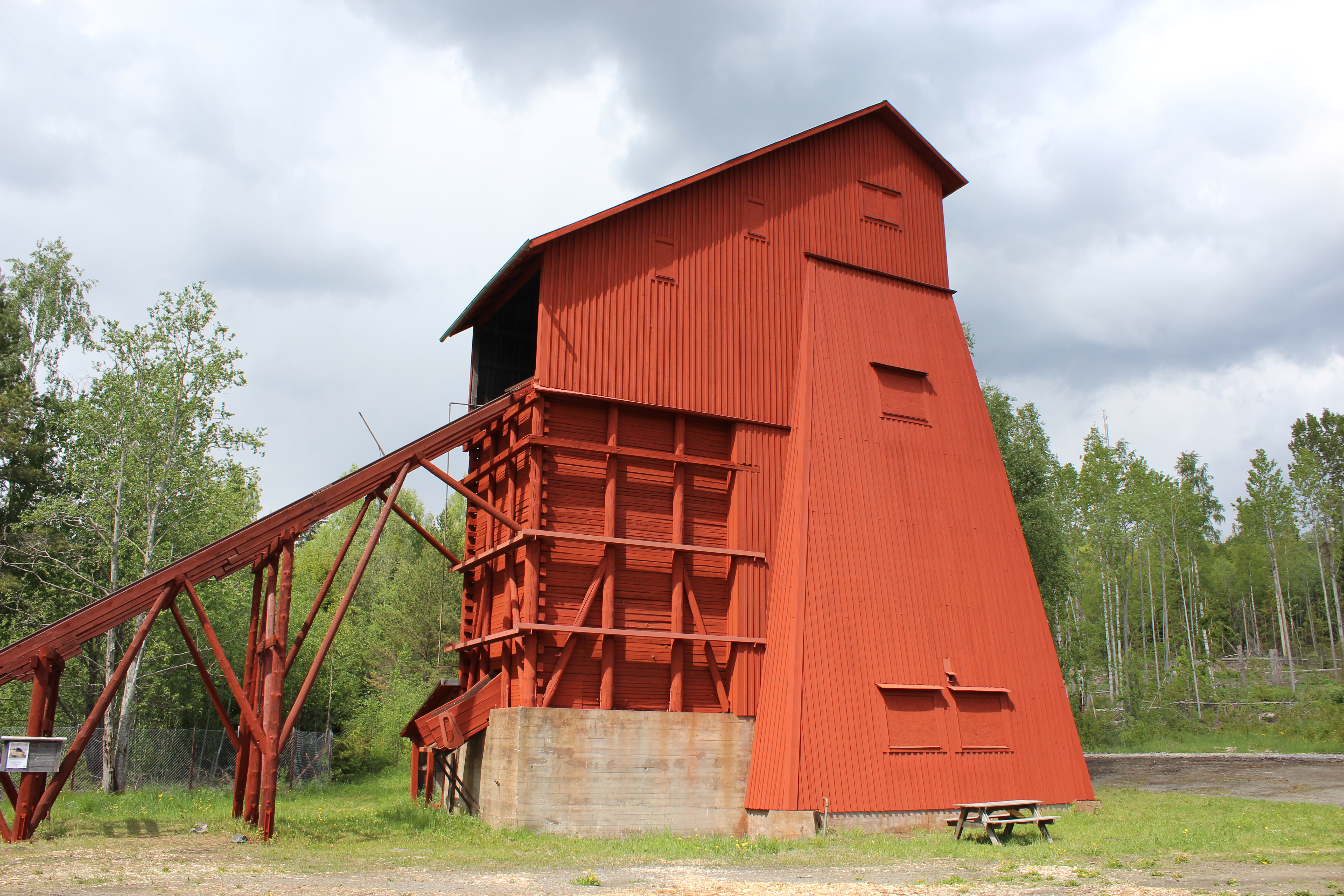 gamla gruvlaven i Vintjärn